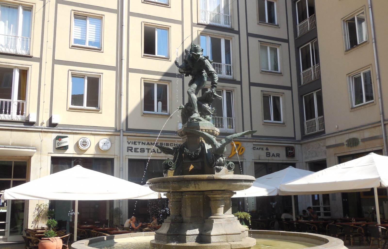 71. Συντριβάνι Gänsediebbrunnen (Weiße Gasse 4).JPG