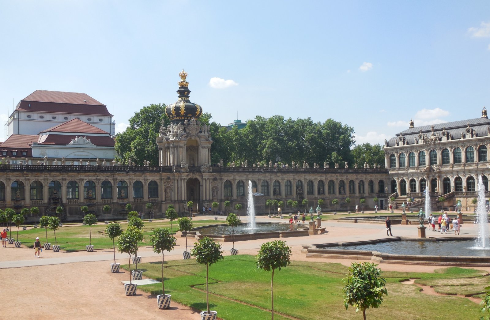 52. Zwinger Palace - Πύλη του Στέματος (Kronentor Gate) & Mathematisch-Physikalischer Salon.JPG