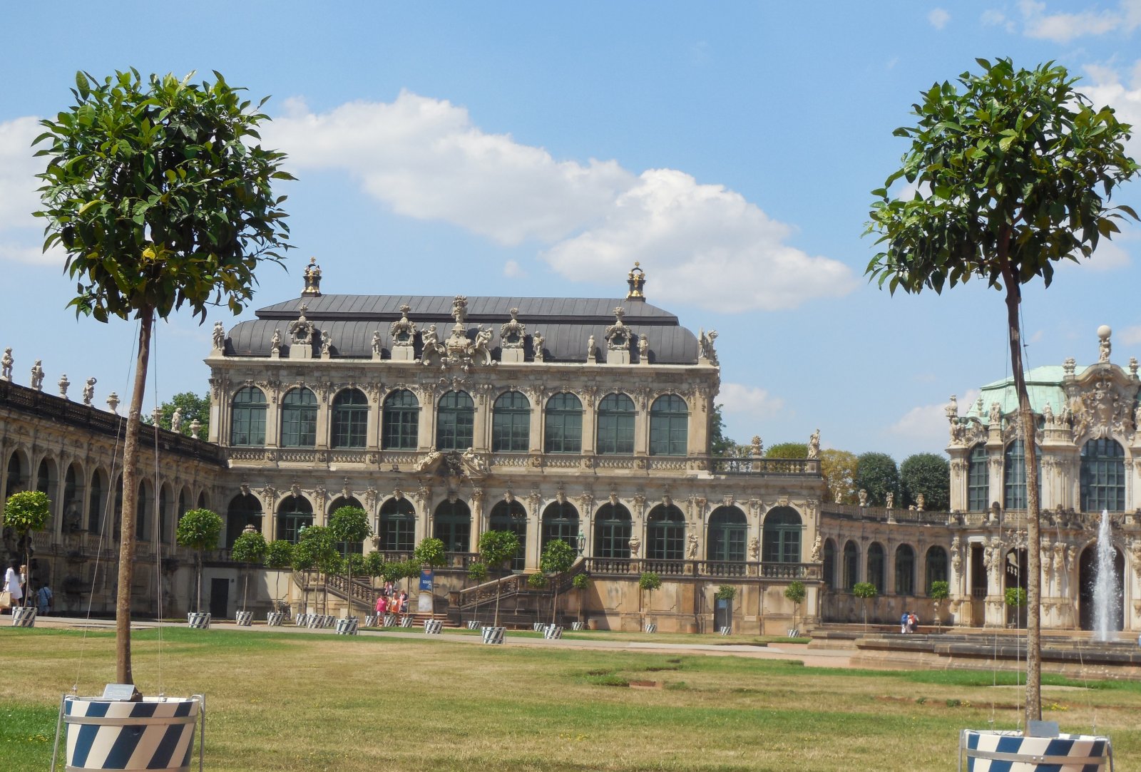 62. Zwinger Palace - Mathematisch-Physikalischer Salon & Wallpavillon.JPG