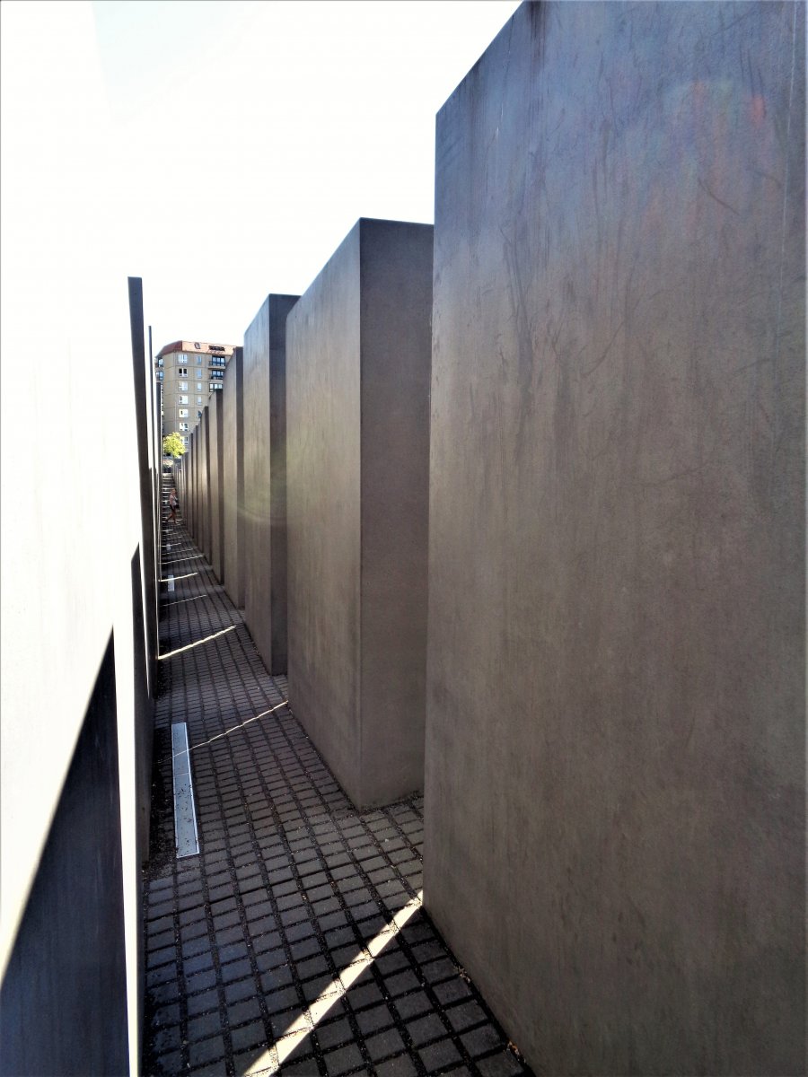Berlin - Memorial to the Murdered Jews of Europe 03.JPG