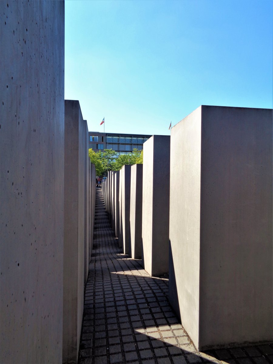 Berlin - Memorial to the Murdered Jews of Europe 04.JPG
