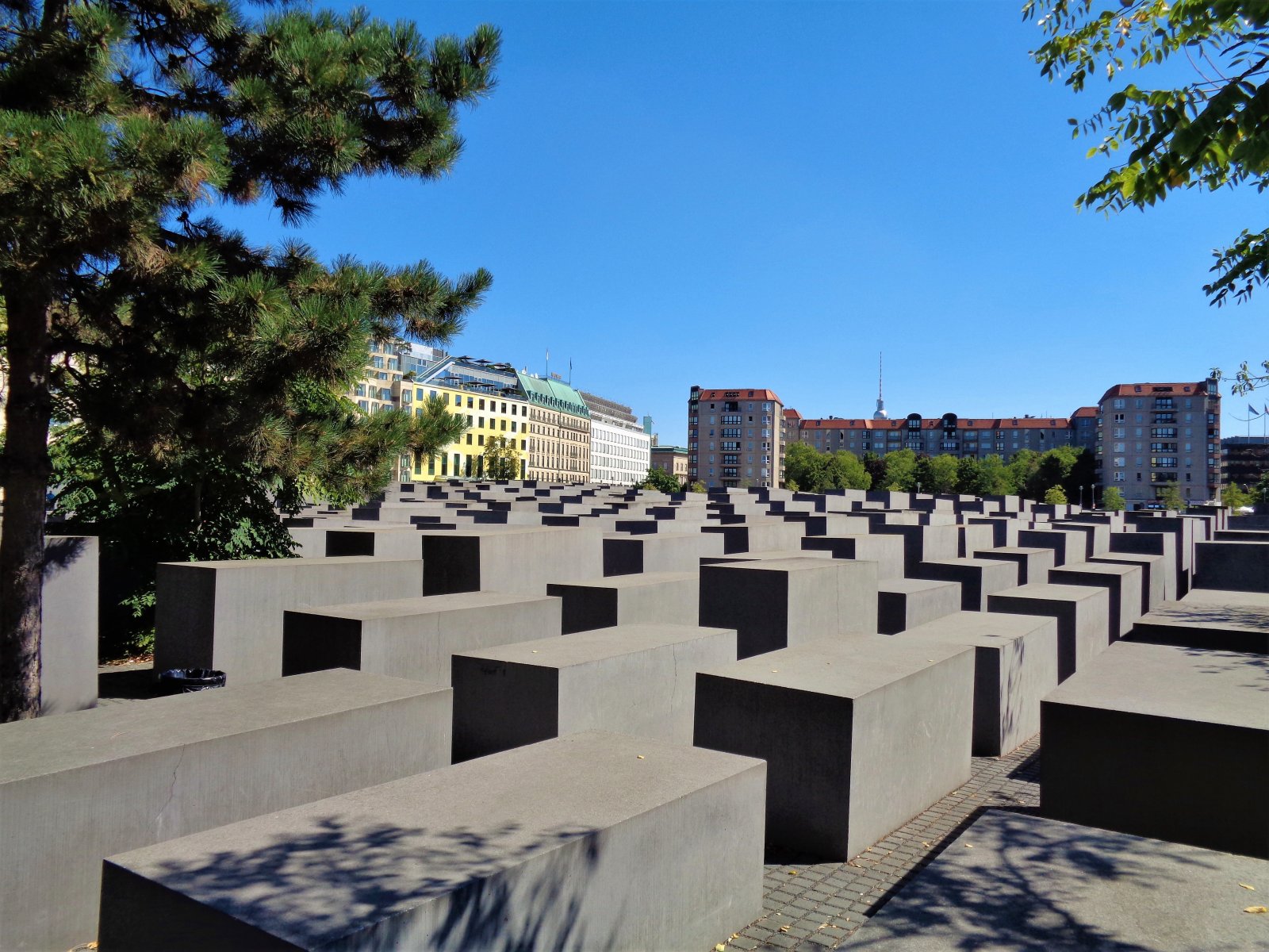 Berlin - Memorial to the Murdered Jews of Europe 05.JPG