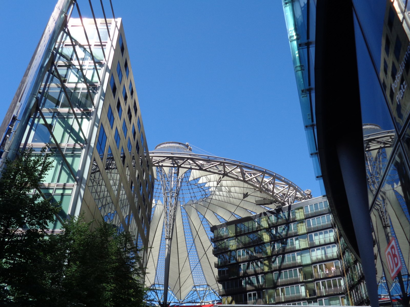 Berlin - Potsdamer Platz 06 (Sony Center).JPG