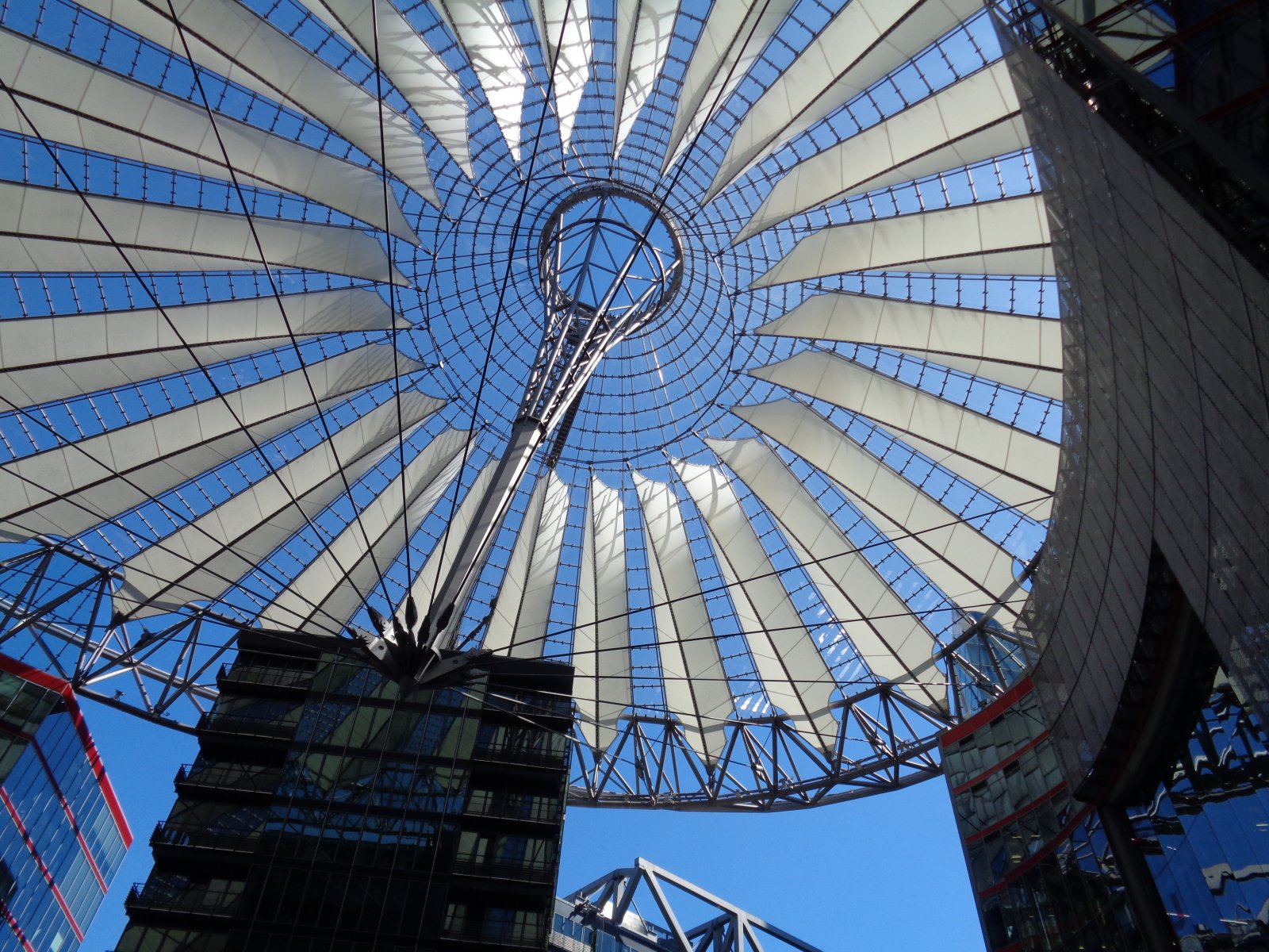 Berlin - Potsdamer Platz 08 (Sony Center).JPG