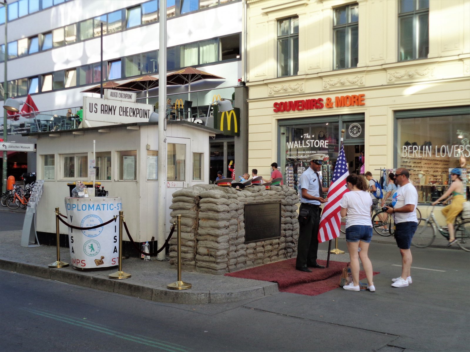 Berlin - Checkpoint Charlie.JPG