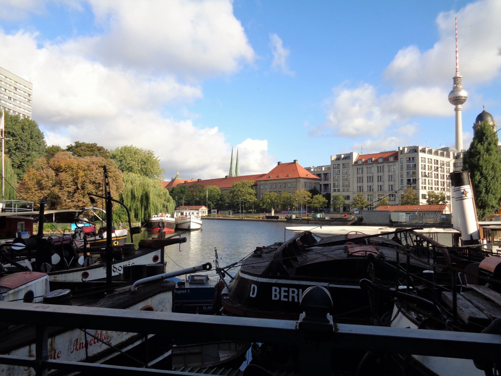 Berlin - Spree river 01.JPG