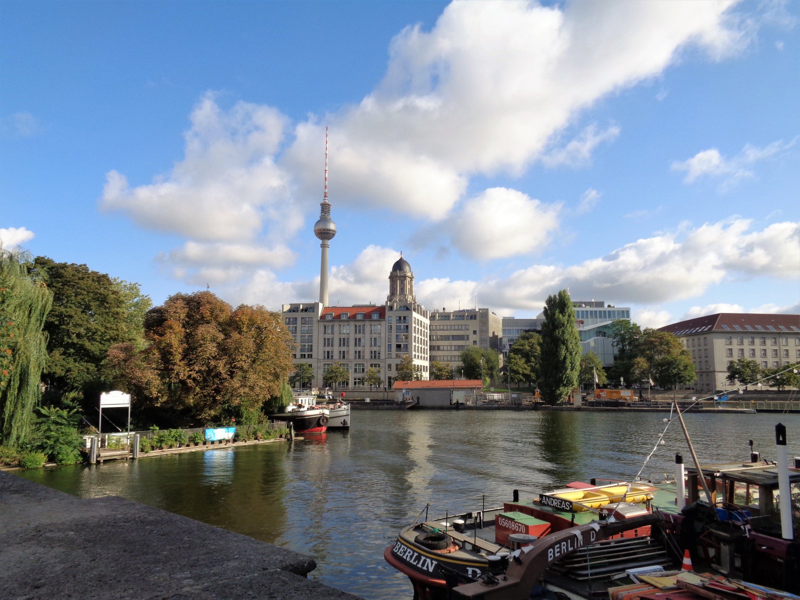 Berlin - Spree river 02.JPG