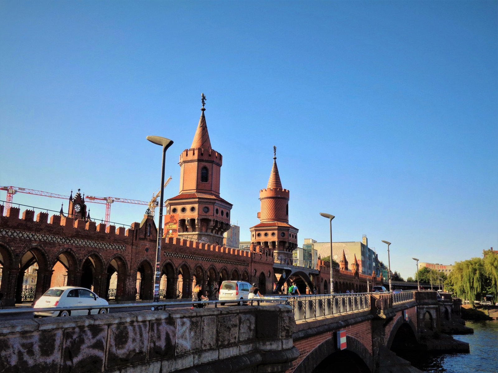 Berlin - Oberbaumbrücke 01.JPG