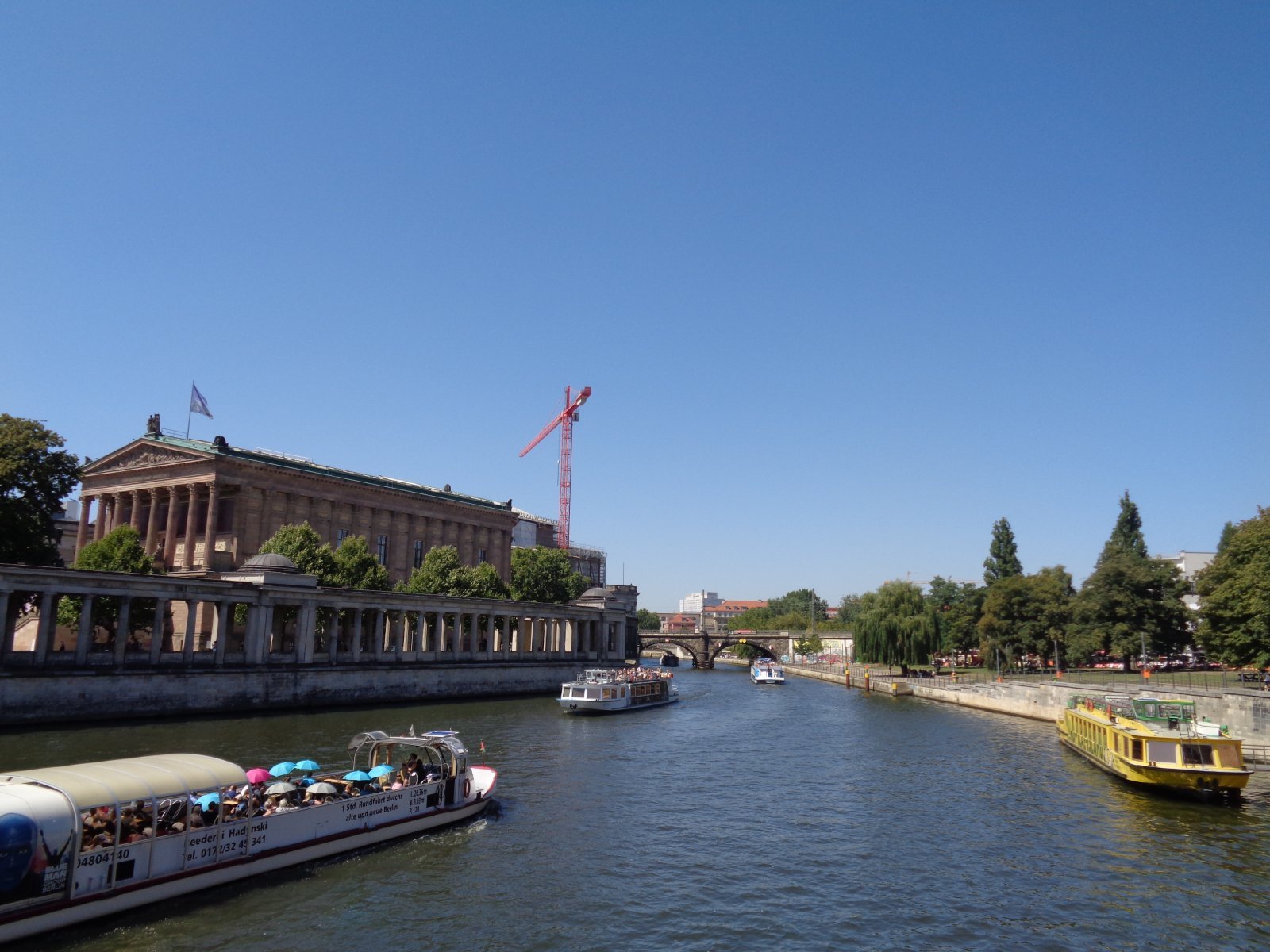 Berlin - Spree promenade 02.JPG