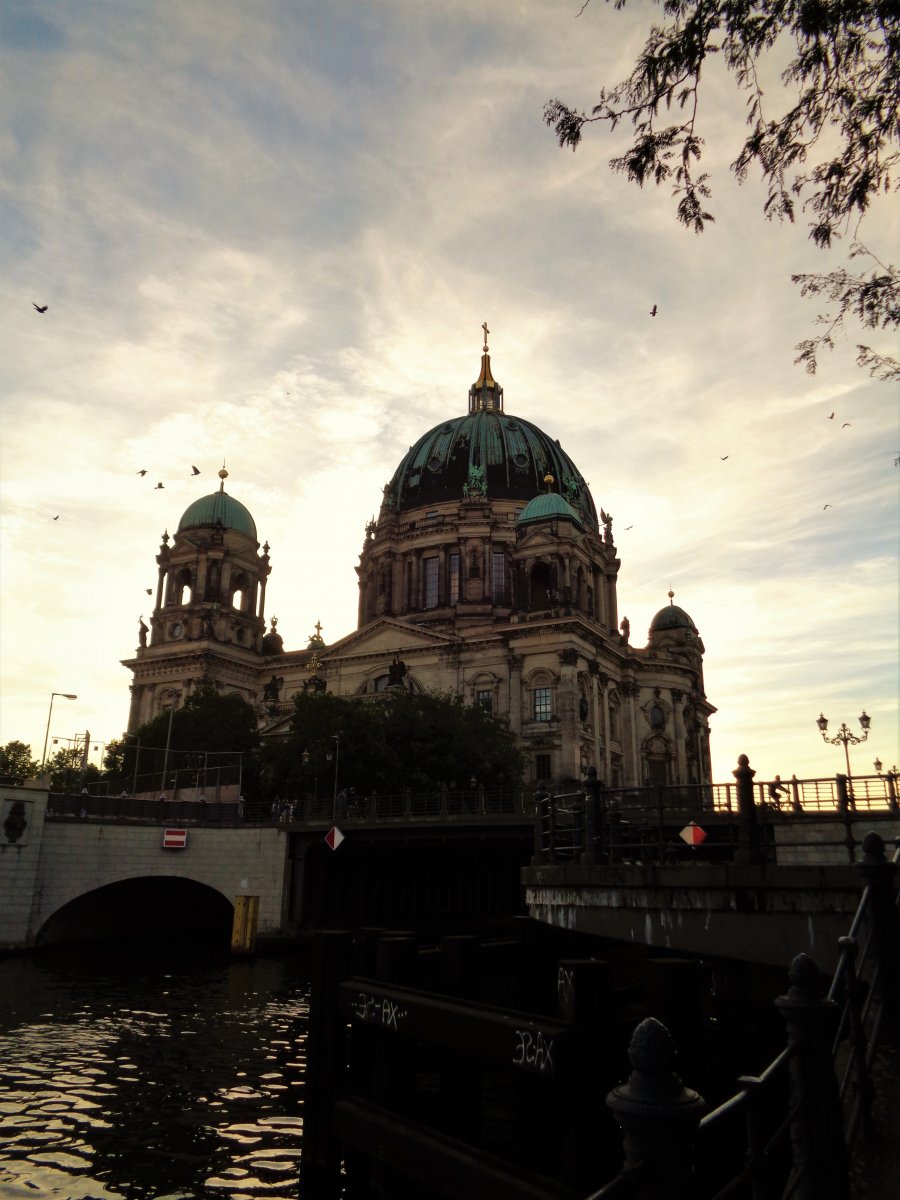 Berlin - Spree promenade 15.JPG