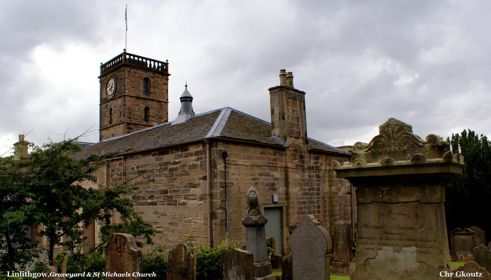 DSC06432 Graveyard & St Michaels Church.jpg