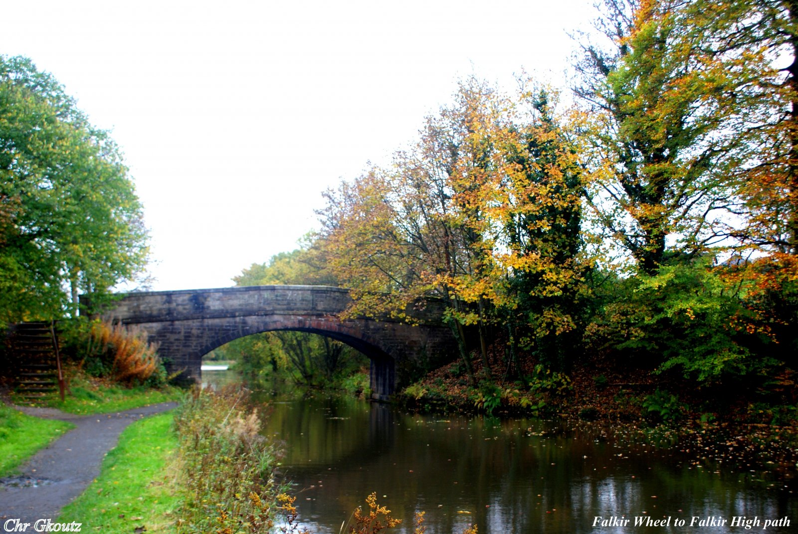 DSC01886 Falkirk Wheel to Falkirk High path.jpg