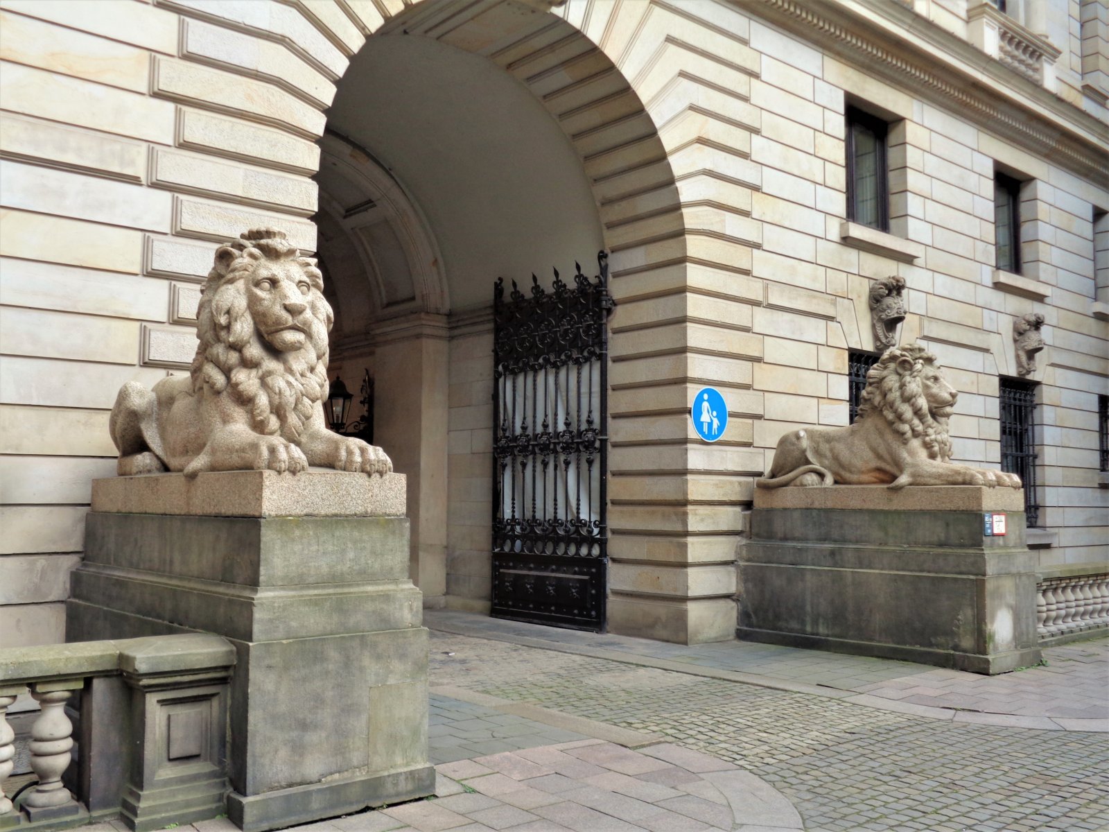 Hamburg - Polizeiwache Rathaus 02.JPG