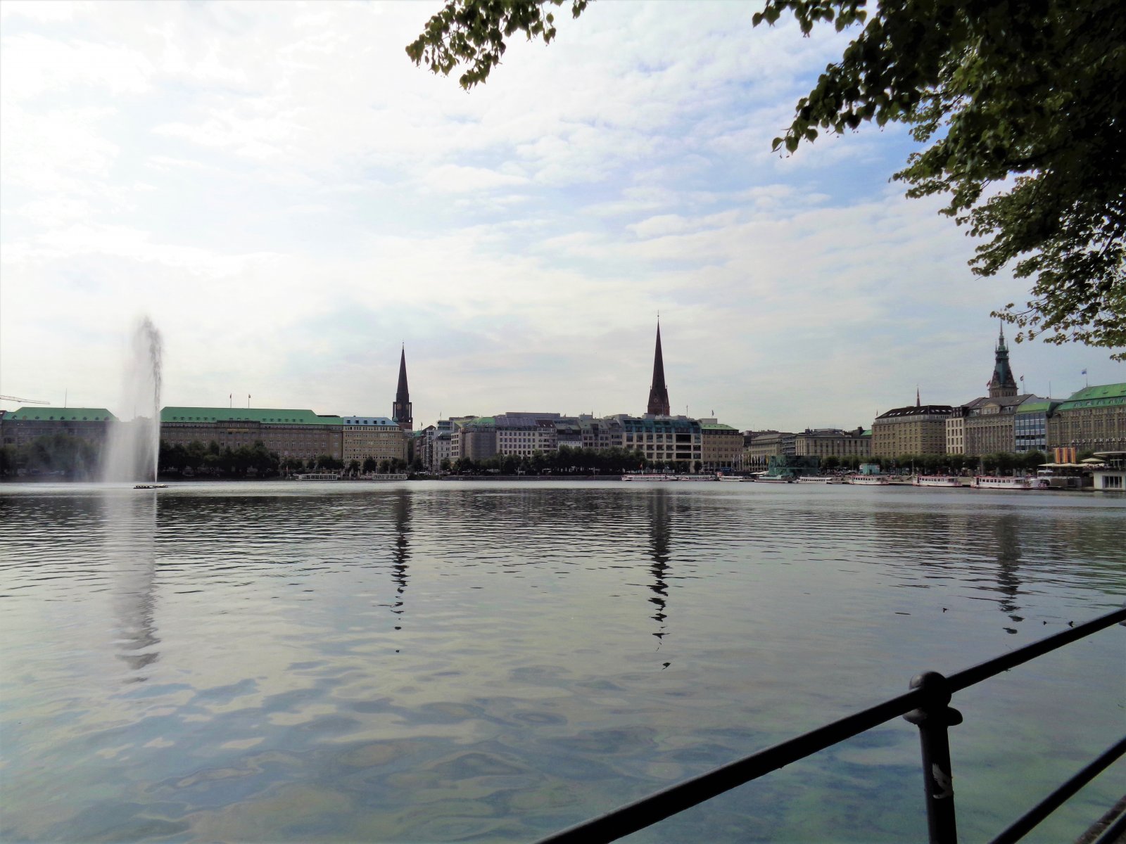 Hamburg - Binnenalster 02.JPG