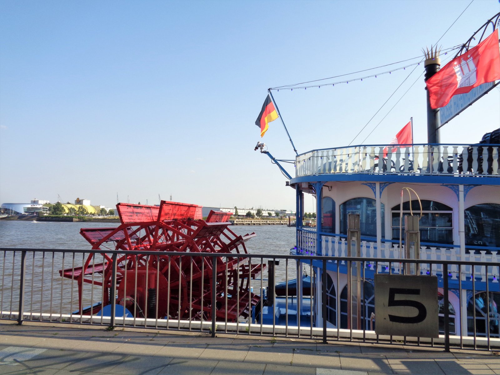 Hamburg - The Port 10.JPG