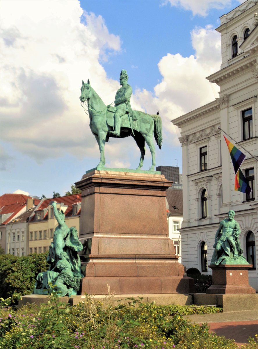 Hamburg - Altona 33 (Emperor Wilhelm I statue).JPG