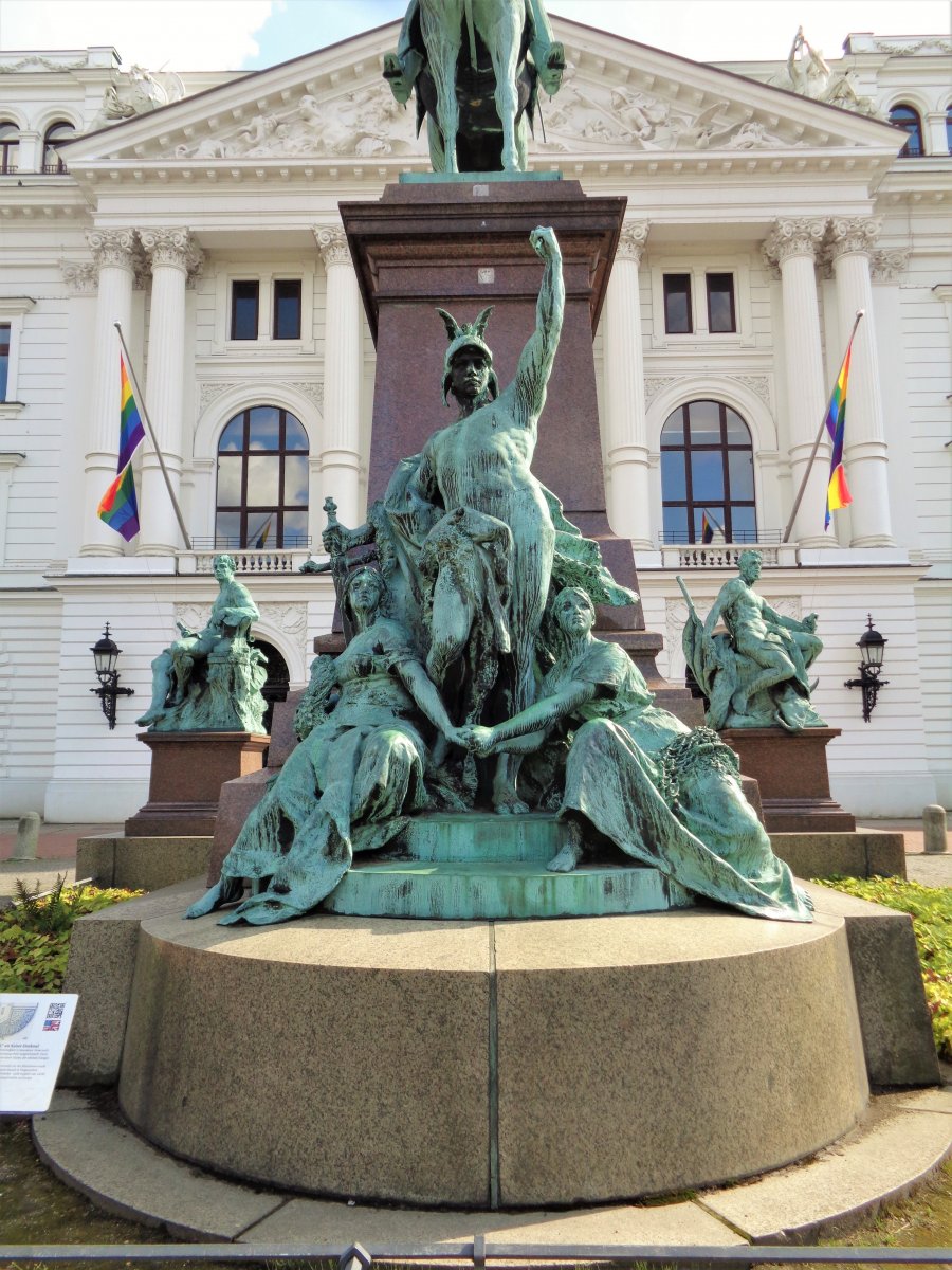 Hamburg - Altona 34 (Emperor Wilhelm I statue).JPG