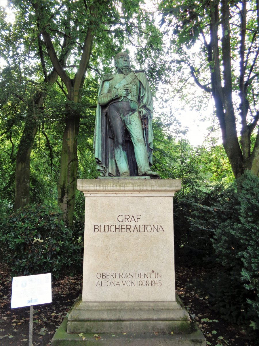 Hamburg - Altona 35 (Conrad Daniel statue).JPG