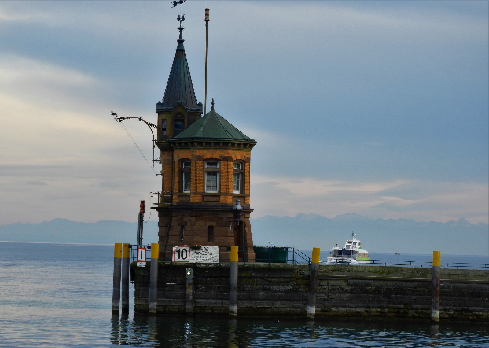 DSCN1574Lighthouse,South Pier.JPG