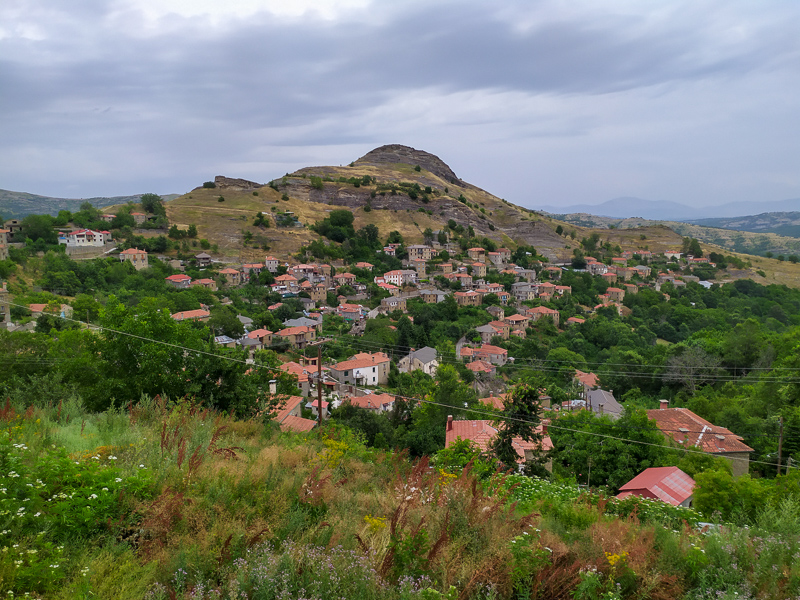 Πανοραμική όψη του χωριού Βαθύ, δίπλα στον Πεντάλοφο