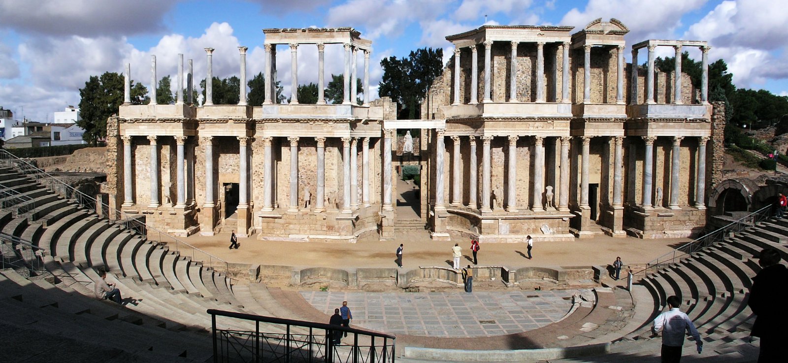 Merida_Roman_Theatre1.jpg