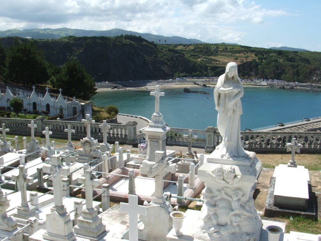 asturias luarca cementerio vista.jpg