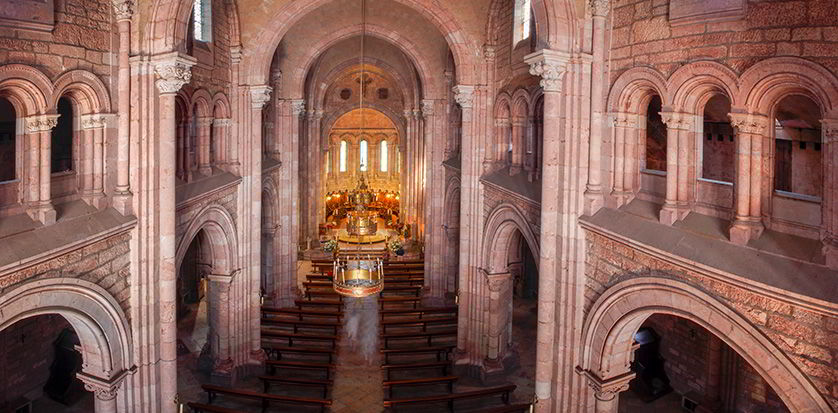 covadonga interior-basilica.jpg
