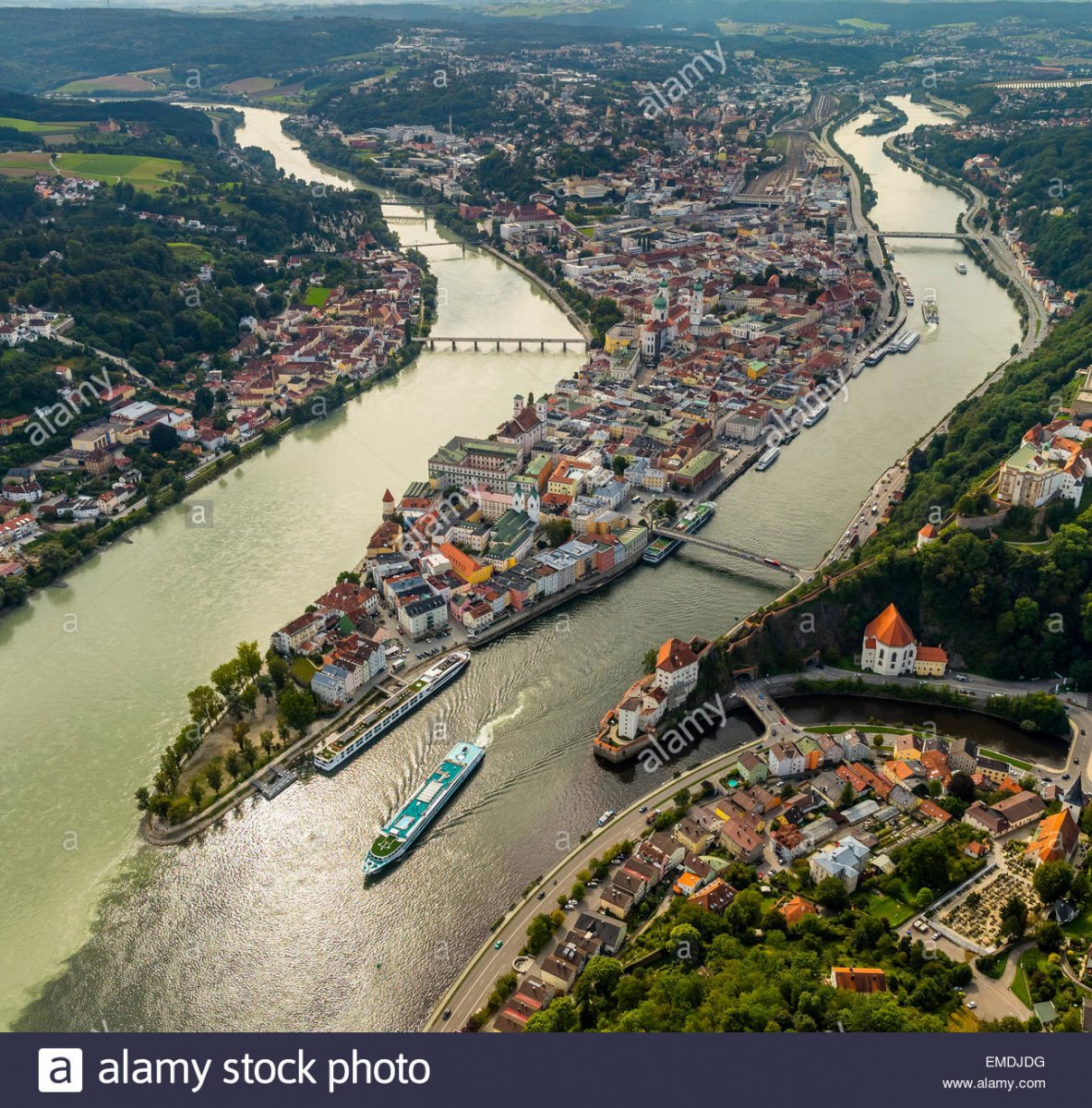 historic-centre-of-passau-veste-upper-house-confluence-of-the-three-EMDJDG.jpg