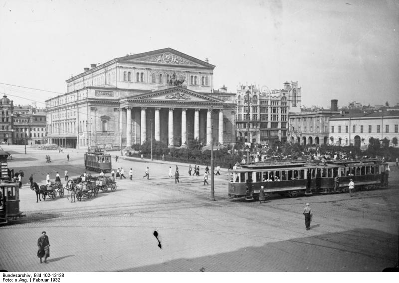 Bundesarchiv_Bild_102-13138,_Moskau,_Bolschoi-Theater.jpg