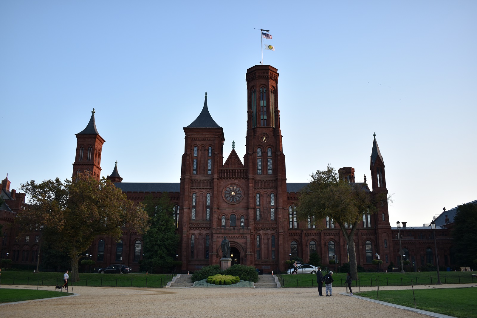 _23. Smithsonian Castle 1.JPG