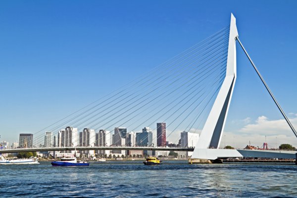 depositphotos_13761041-stock-photo-erasmus-bridge-in-rotterdam-harbor.jpg