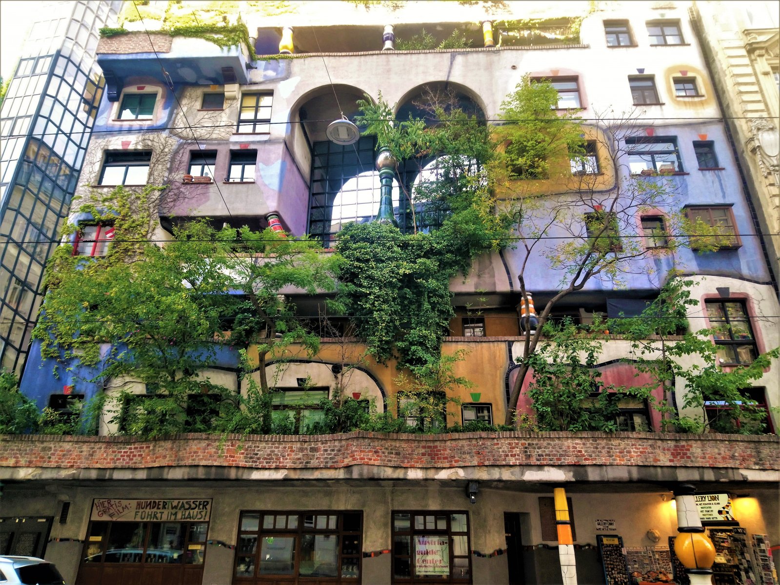 Vienna - Hundertwasser House 2.JPG