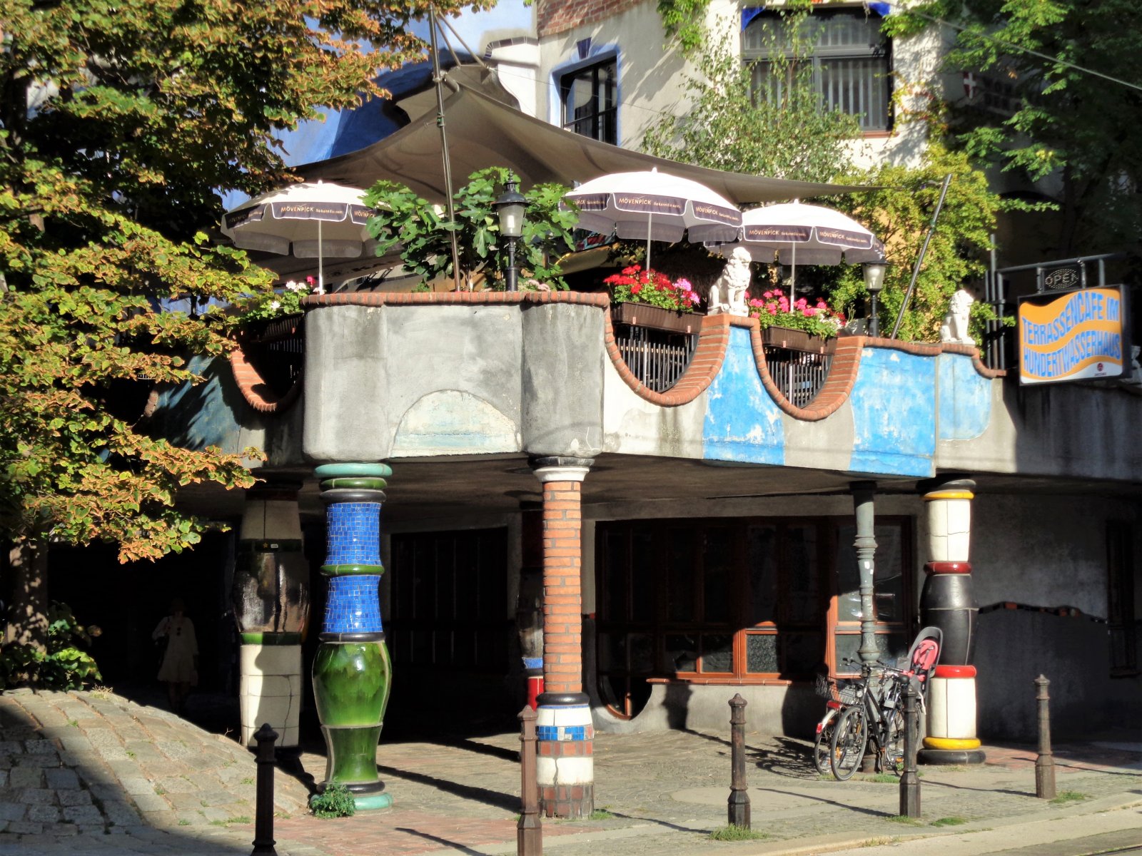 Vienna - Hundertwasser House 4.JPG