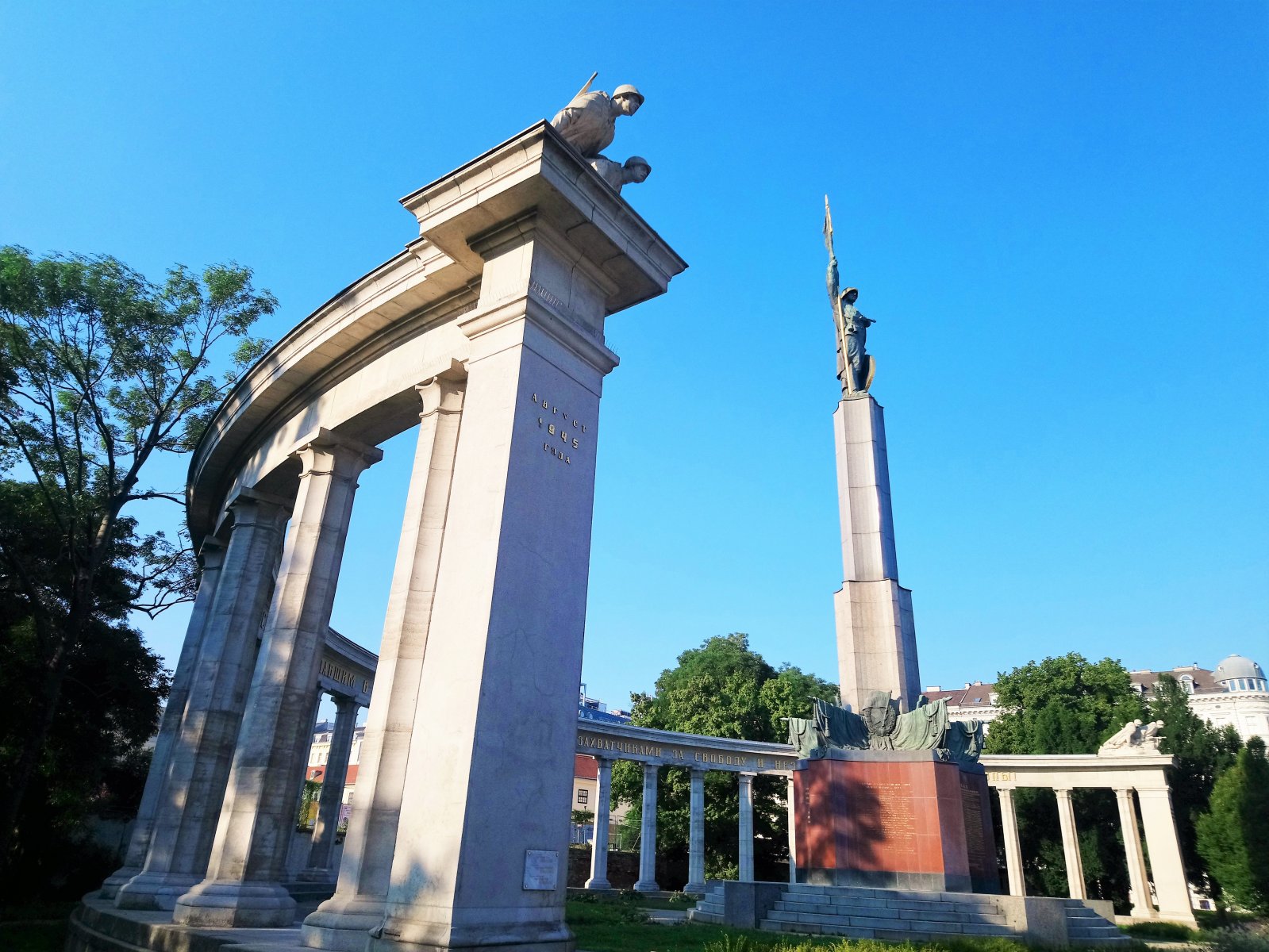 Vienna - Soviet War Memorial 1.JPG