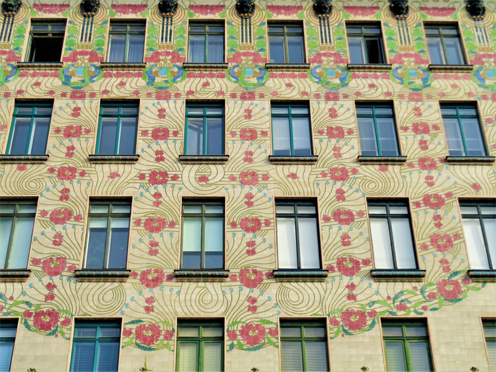 Vienna - Wagner Apartments 3 (Majolika-Haus).JPG