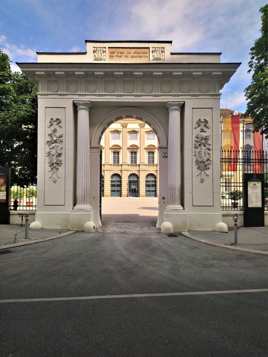 Vienna - Liechtenstein Garden Palace 01.JPG