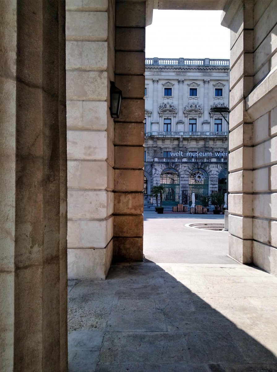 Vienna - Hofburg, Weltmuseum Wien 1.JPG