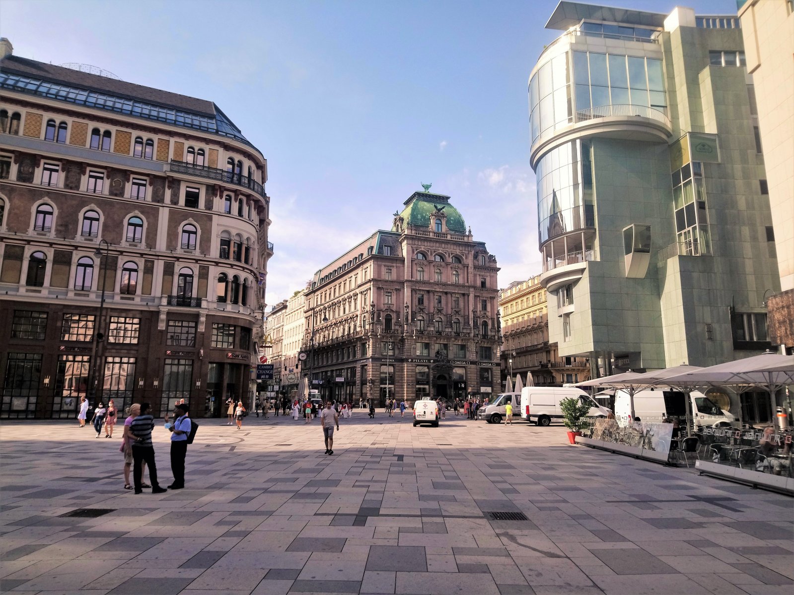 Vienna - Stephansplatz.JPG