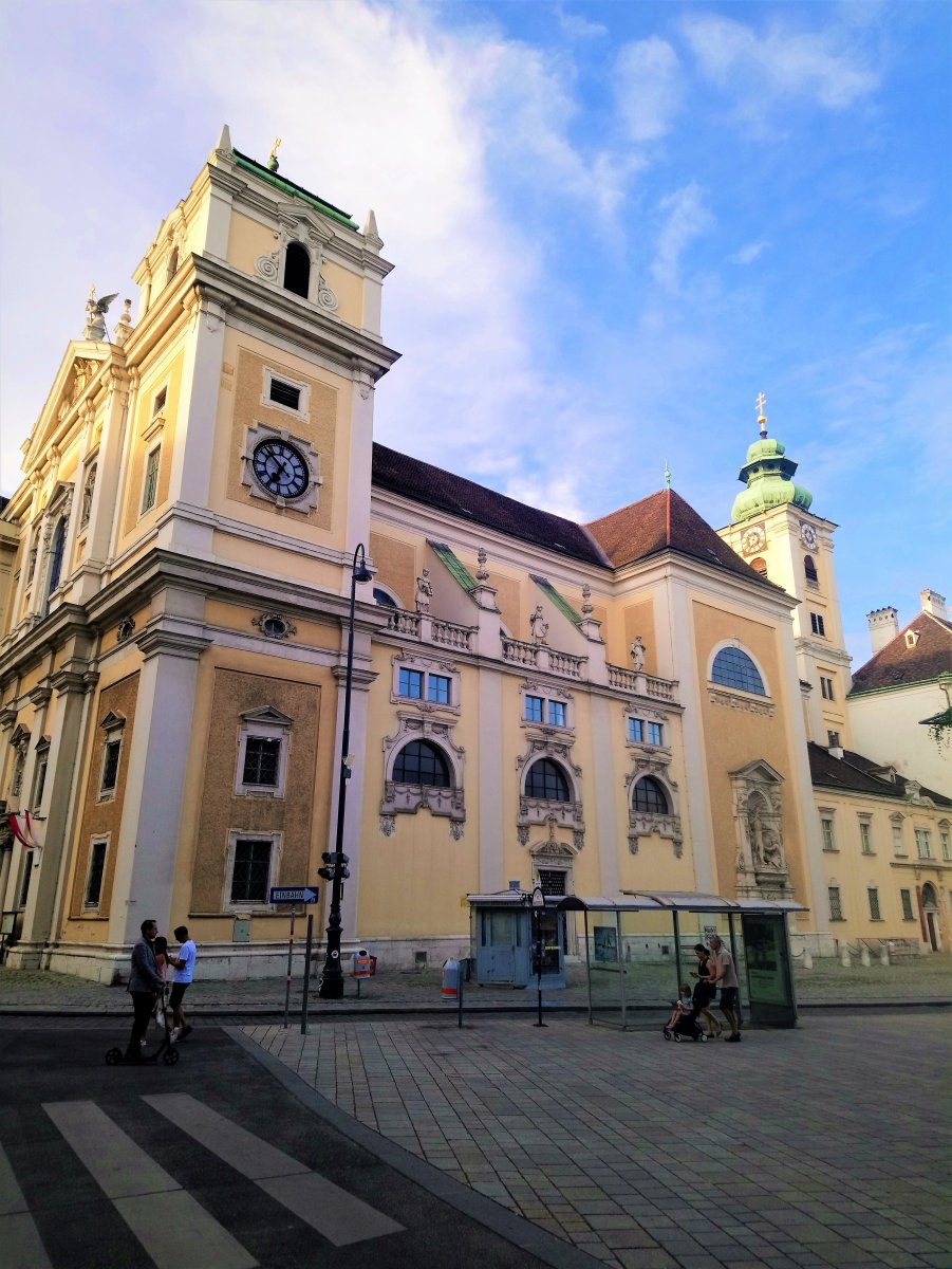 Vienna - Schottenkirche.JPG