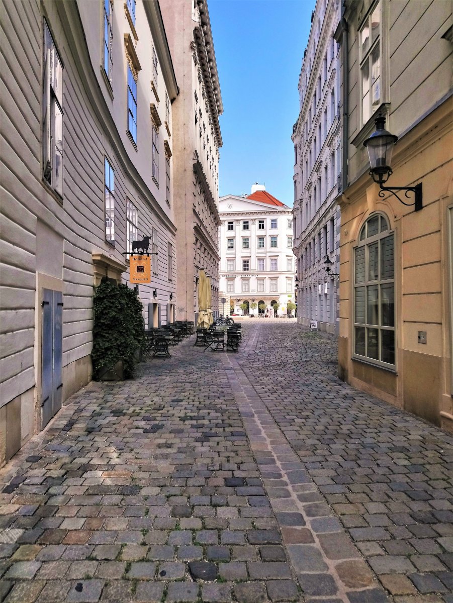 Vienna - Judenplatz, Parisergasse.JPG