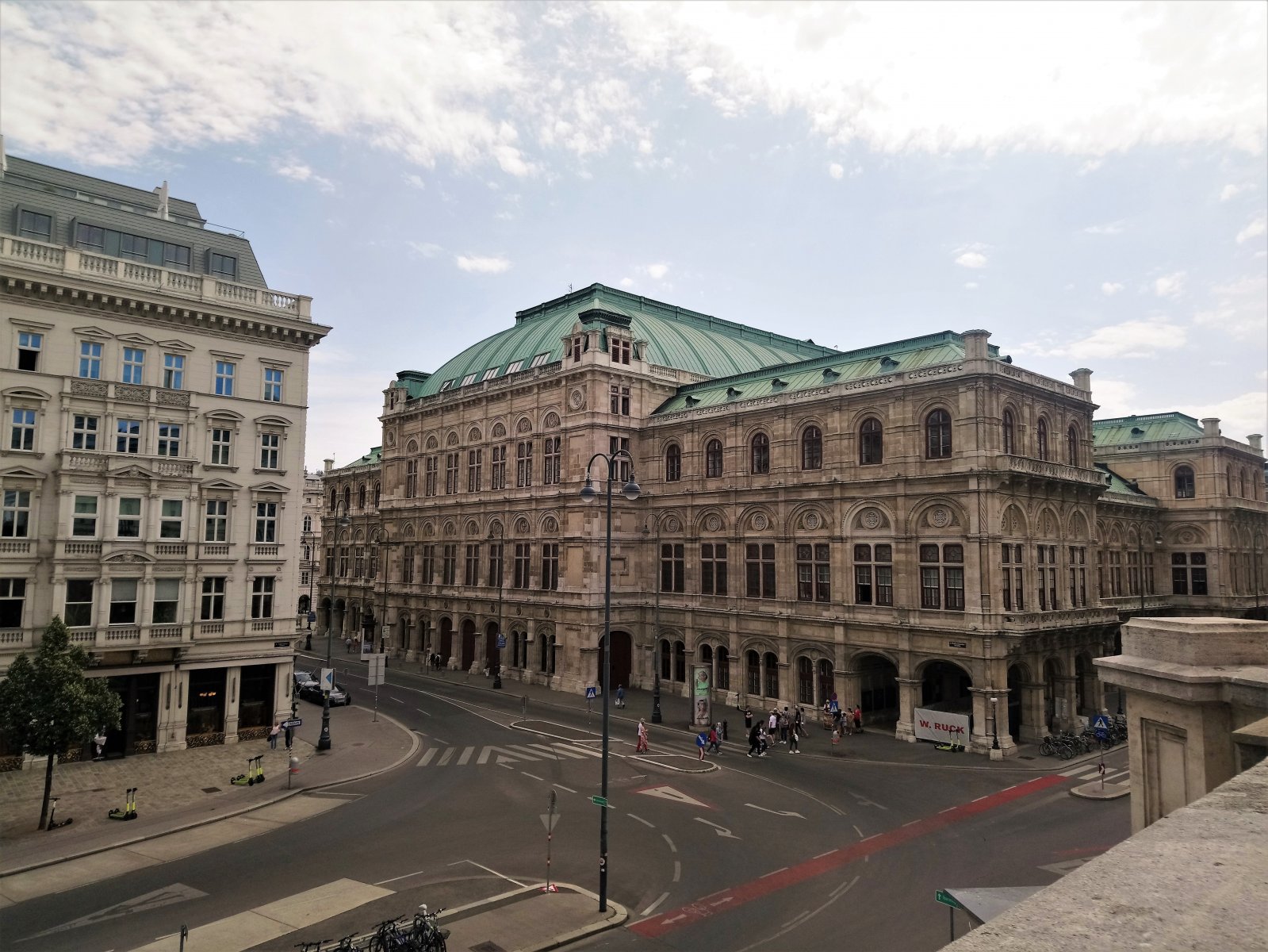 Vienna - Staatsoper 1.JPG