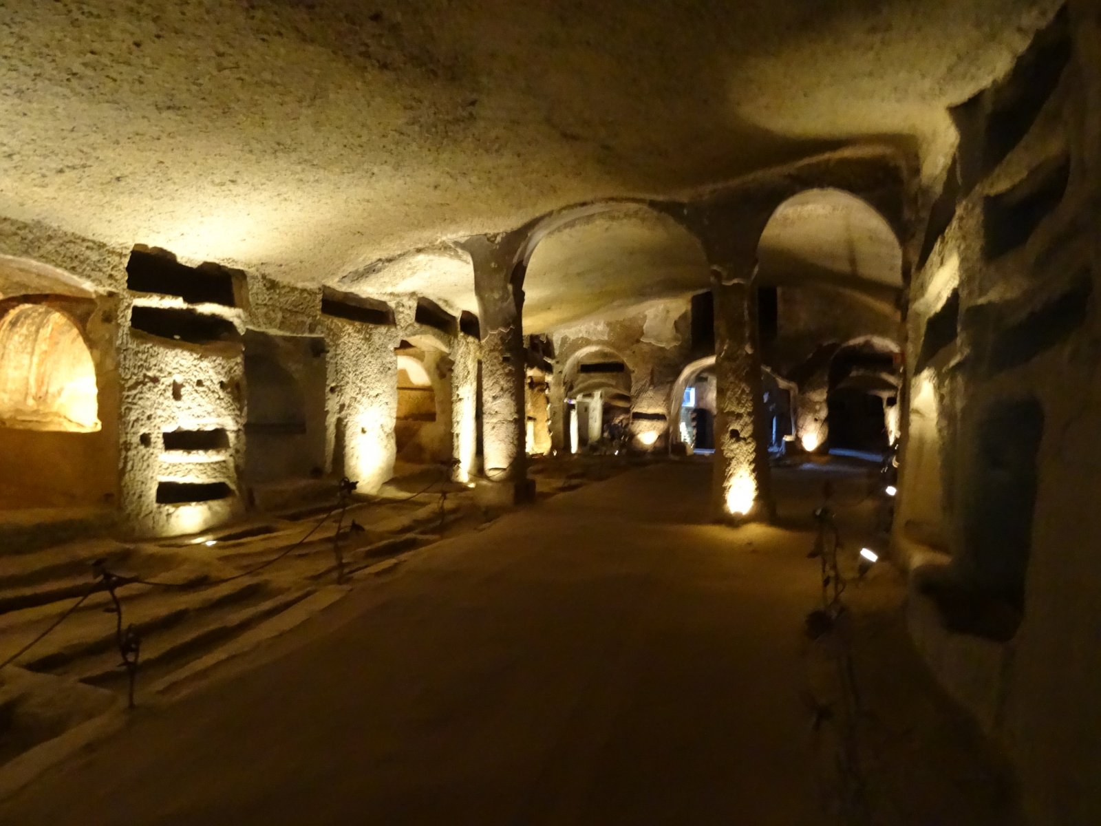 23.Catacombe di San Gennaro.JPG