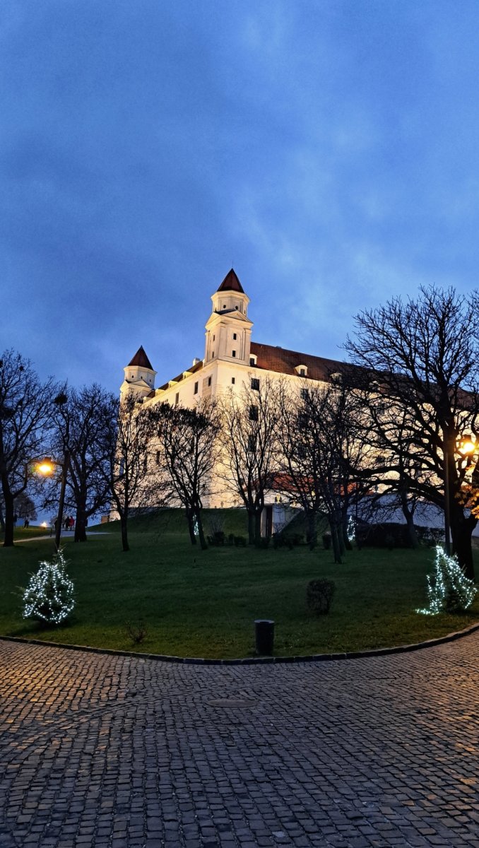 Bratislava Castle 01.jpg