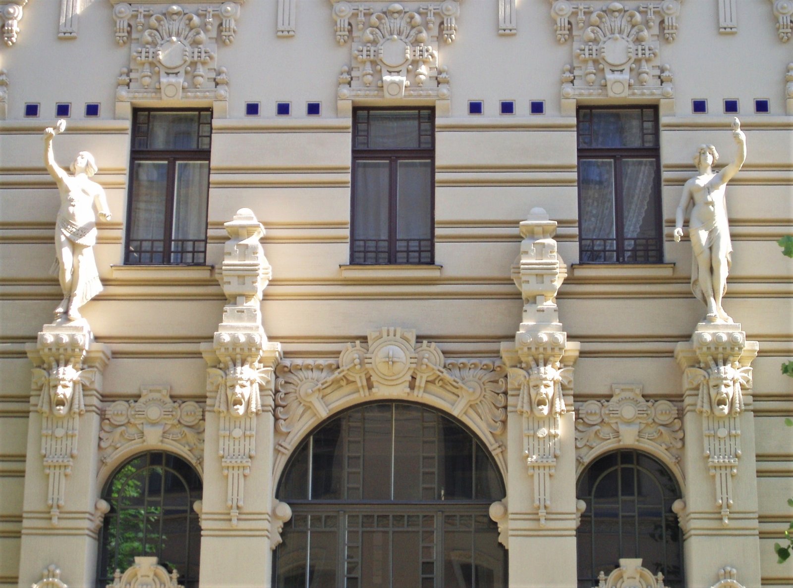 Riga 52, Art Nouveau building.JPG