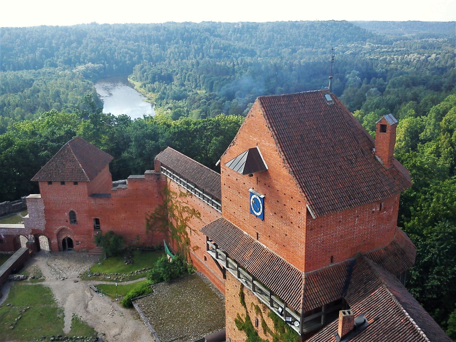 Turaida Castle, Latvia 07.jpg