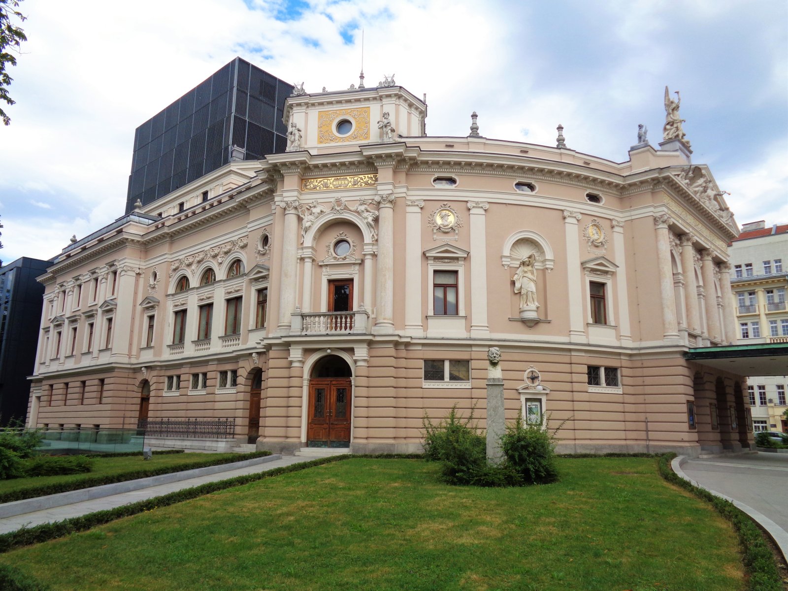 Ljubljana - The Opera 1.JPG