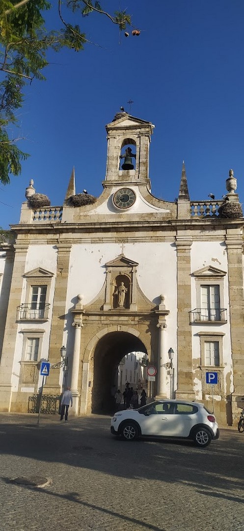 Arco da Vila em Faro.jpg