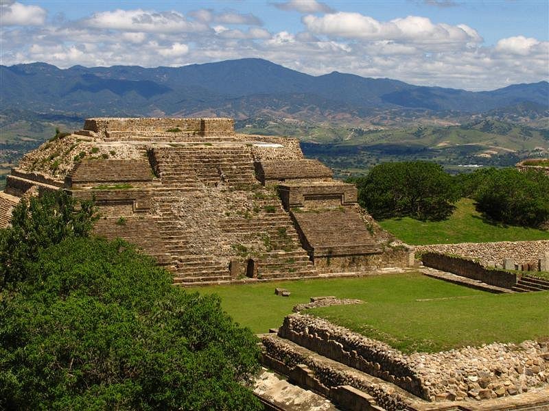 monte alban.jpg