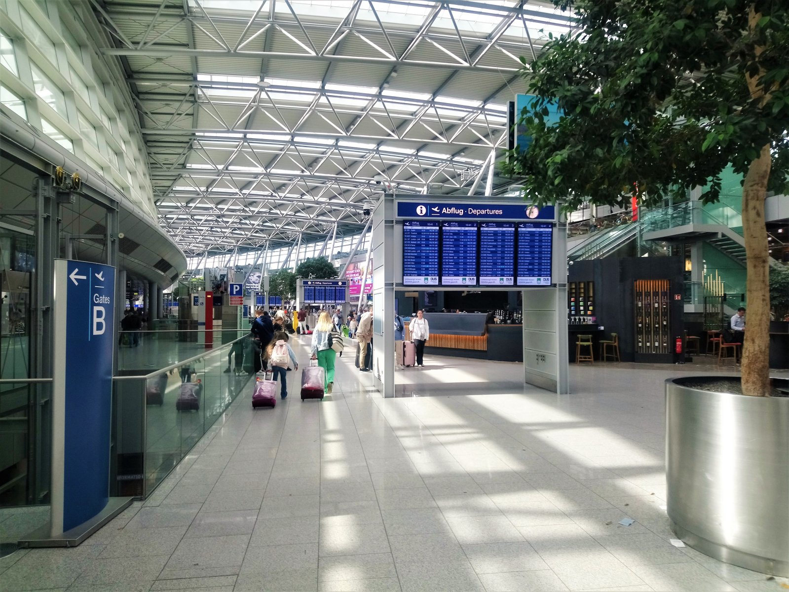 Düsseldorf - Airport 01.JPG