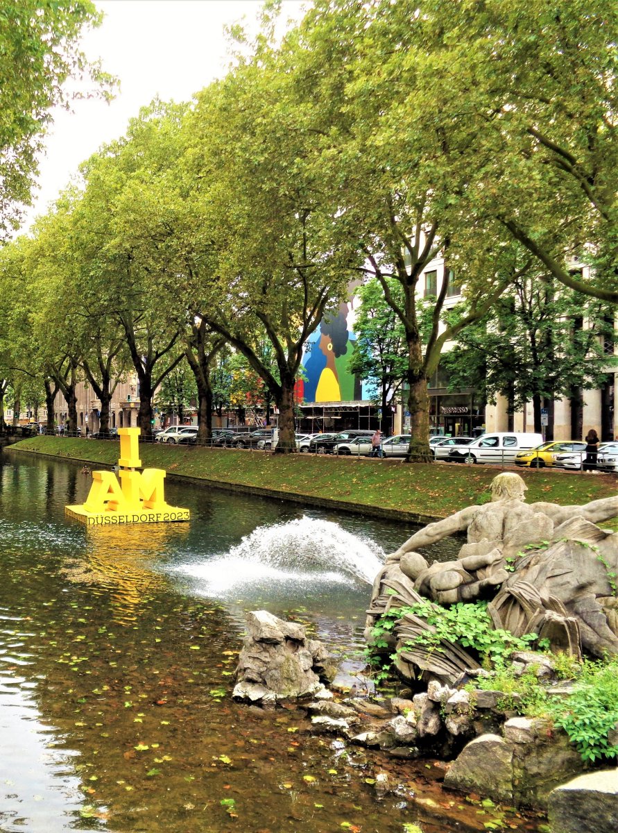 Düsseldorf - Stadtgraben 14 (Tritonenbrunnen).JPG